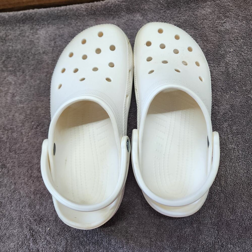 Pre-owned white Crocs women size 8 b54